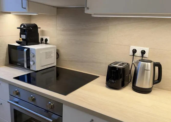 Renovated Near Center דירה *