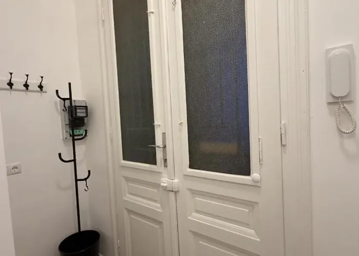 Renovated Near Center *