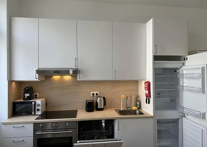 דירה Renovated Near Center *